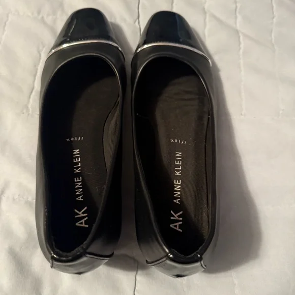 Anne Klein Black Patent Toe Flats - Picture 3 of 7
